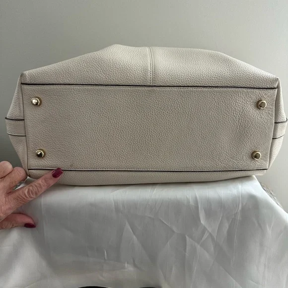 Coach Off-White Leather Shoulder Bag - Picture 5 of 10